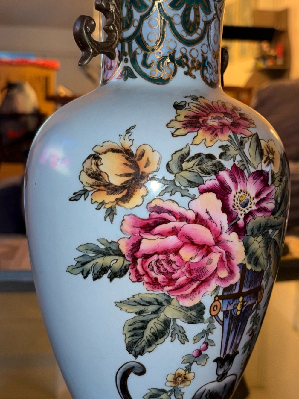 Decorative Pink Floral Porcelain Vase - Elegant Home Accent